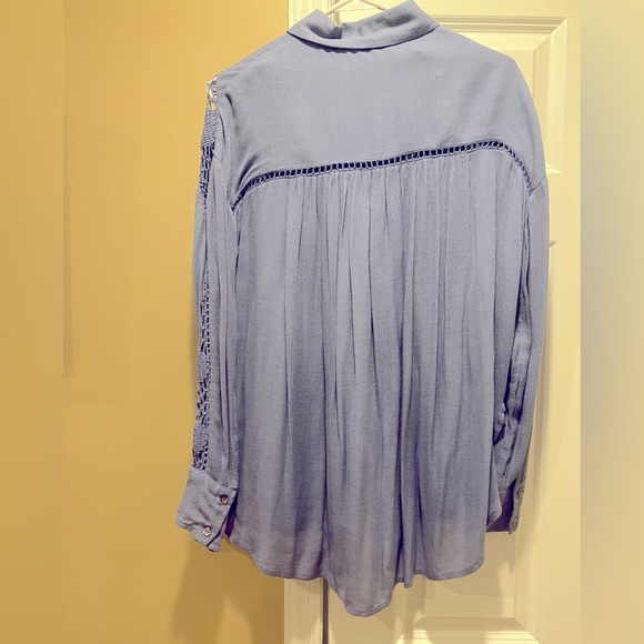 Free People /  Women’s Katie Bird Button-Up / Long Sleeve w/ Crochet Detailing - Picture 2 of 4